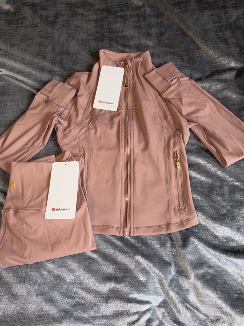 Lululemon Women's define crop jacket & legging set